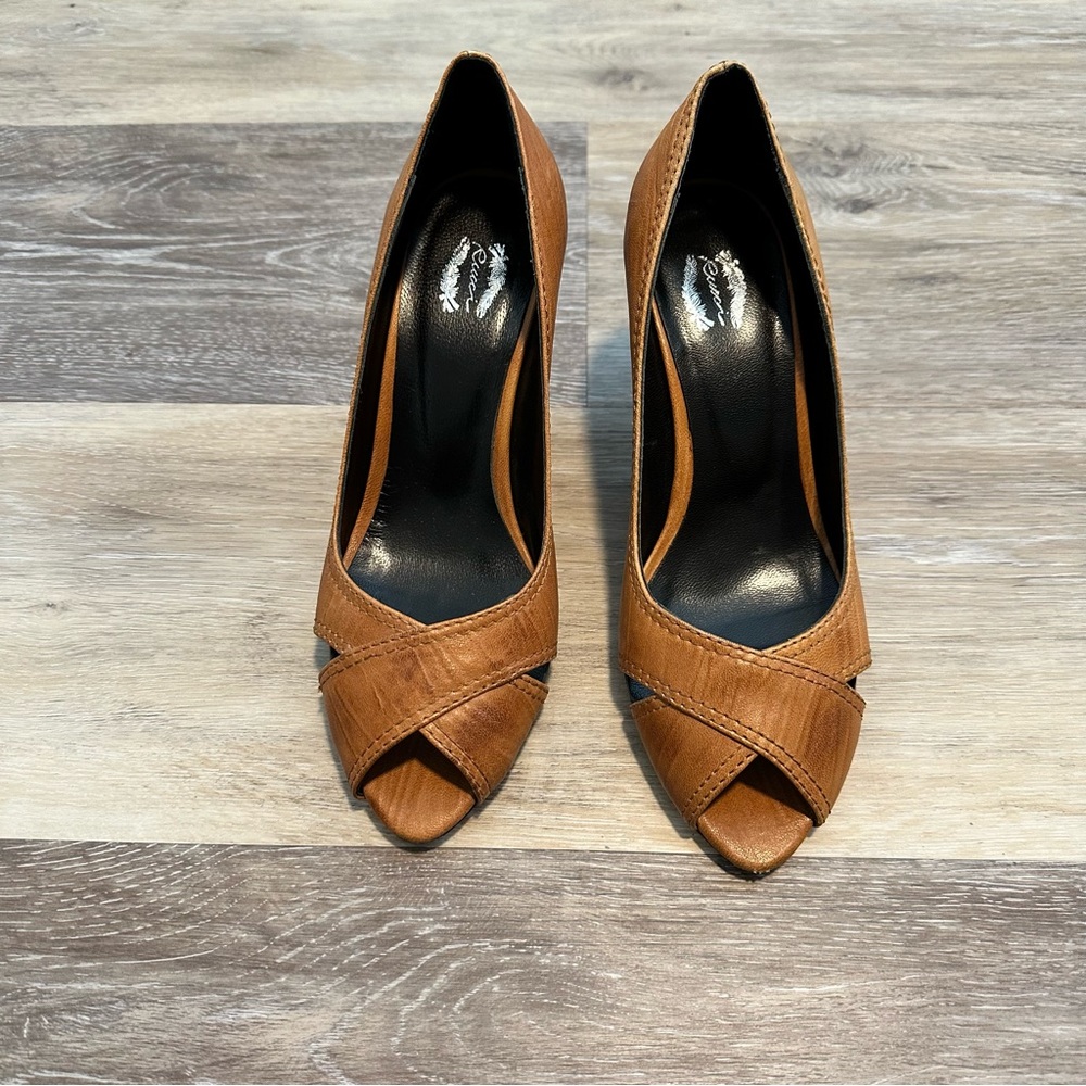 RUCCI Elegant Camel Peep-Toe Heels Size 6